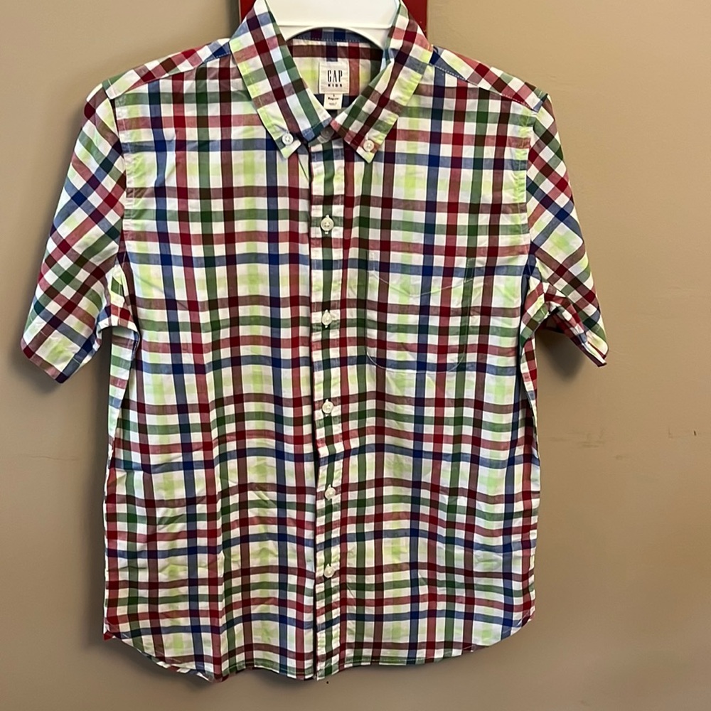Gap kids multi-colored short-sleeved button down shirt